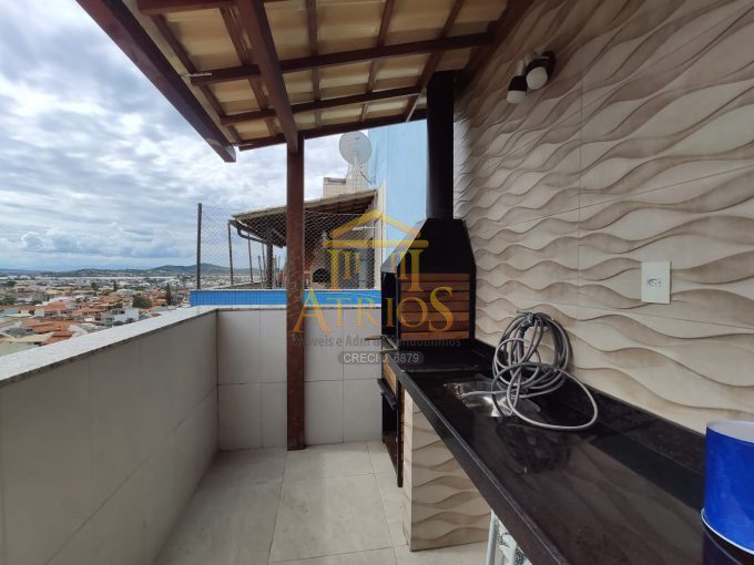Excelente cobertura duplex para venda a 800 metros da Praia do Forte!