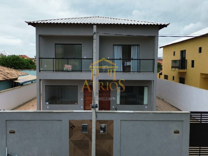 Residência dos Sonhos: Casa Duplex à Beira da Praia do Foguete, a 10 Minutos do Centro de Cabo Frio!